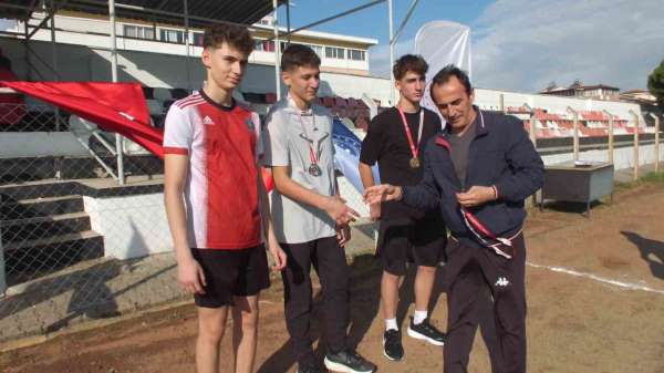 Balıkesir'de gençler Cumhuriyet Kupası için ter döktü