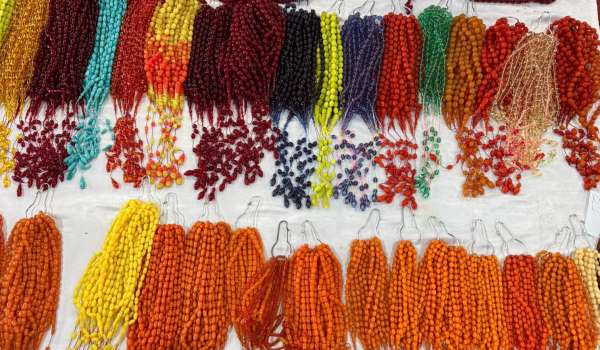 Tespih mezatı her ay binlerce koleksiyoner ve meraklıyı bir araya getiriyor