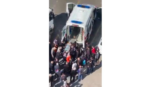 Elazığ'da kamyonun altında kalan vatandaş yaralandı