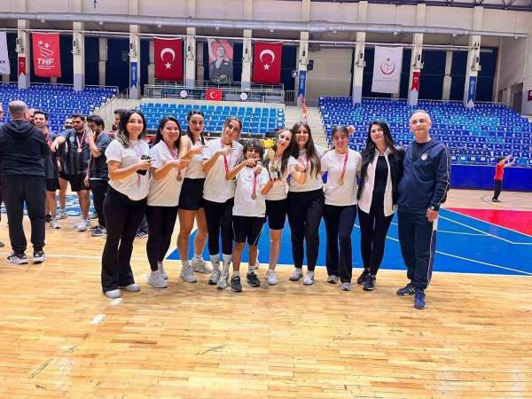 Köşk'ün kadın futsal takımı bölge finaline yükseldi