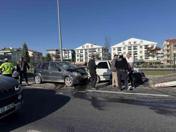 Nevşehir'de KPSS'ye yetişmeye çalışan öğrencilerin de bulunduğu 5 araç kaza yaptı: 2 yaralı