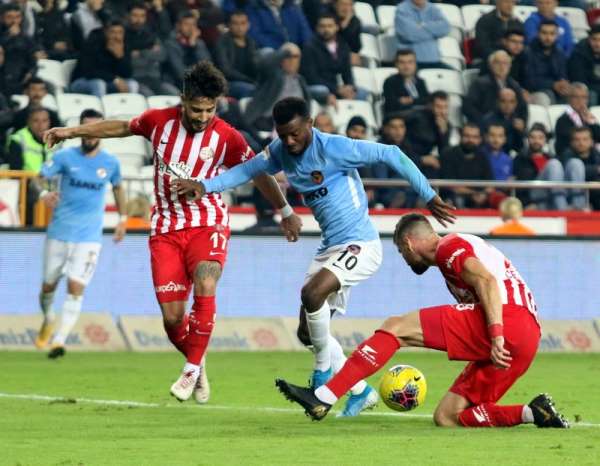 Süper Lig: Antalyaspor: 0 - Gaziantep FK: 1 (İlk yarı) 