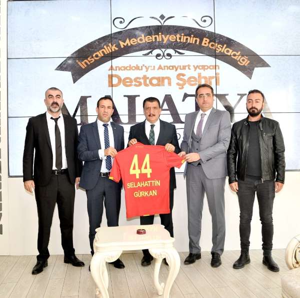 Yeni Malatyaspor yönetimi Başkan Gürkan'ı ziyaret etti 