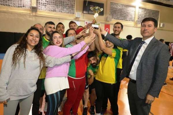 Cizre'de 32 takımın yarıştığı voleybol turnuvası sona erdi - Şırnak haber