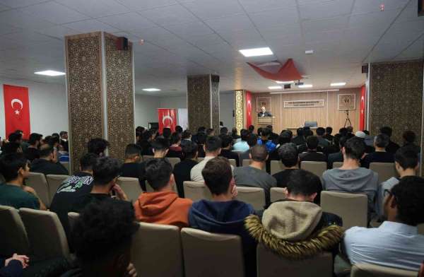 Erzincan'da KYK'da kalan üniversite öğrencilerine konferans - Erzincan haber