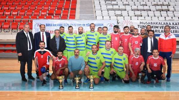 Erzincan'da öğretmenler arası voleybol turnuvası düzenlendi - Erzincan haber