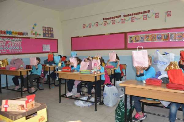 Ordu'da ilkokul öğrencilerinin hediyeleşme mutluluğu