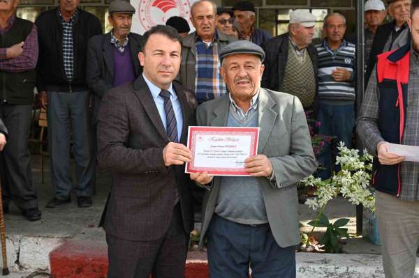Tavas'ta zeytin seferberliği kapsamında açılan Tarla Okulu ilk mezunlarını verdi