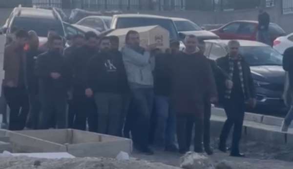 Yurt binasından düşerek hayatını kaybeden üniversite öğrencisi İstanbul'da toprağa verildi