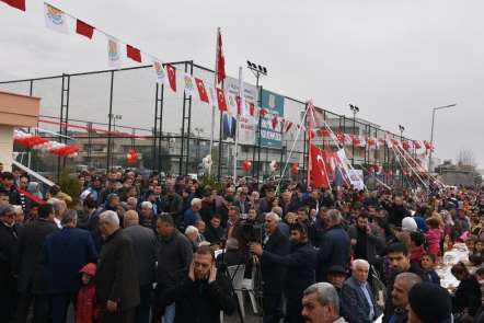 Barbaros Mahallesi Halı Sahası ve Spor Kompleksi hizmete açıldı 