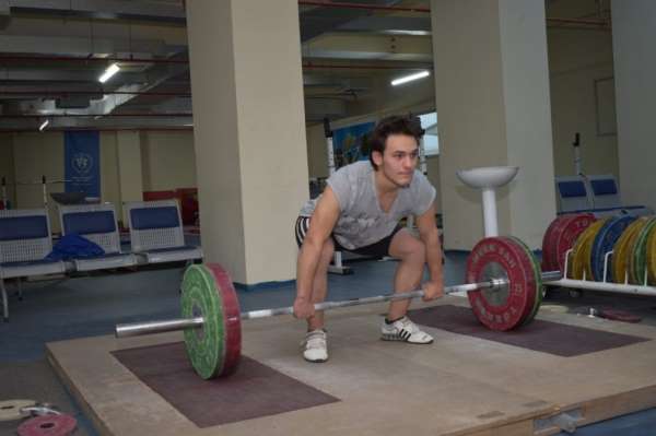 Ispartalı haltercilerden Türkiye dereceleri 