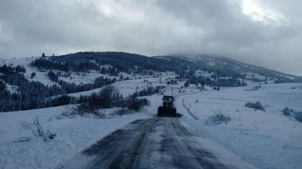 Samsun'da karla mücadele: Kapanan 42 kırsal mahalle yolu açıldı