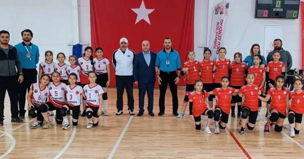Alaplı Merkez Ortaokulu Voleybol Takımı Zonguldak Şampiyonası'nda