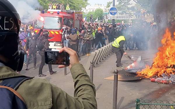 Paris'te 1 Mayıs: 25 yaralı, 222 gözaltı