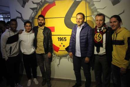 Fuat Çapa ve Eskişehirsporlu futbolcular öğrencilerle buluştu 