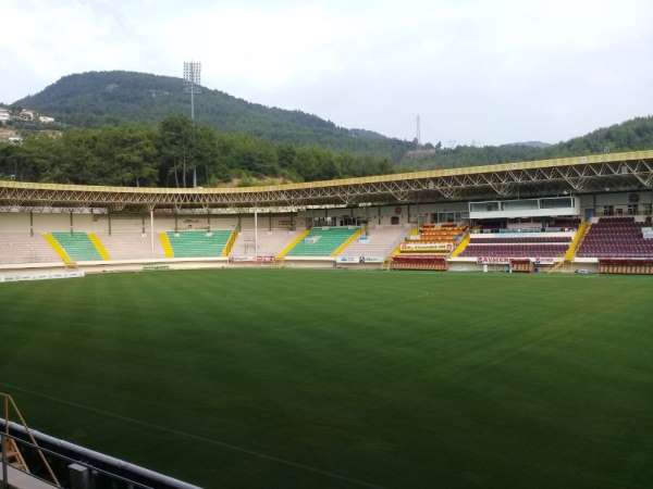 UEFA yetkilileri Alanya Bahçeşehir Okulları Stadyumunu denetledi 