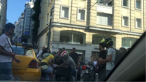 (Özel) Taksim'de taksicinin ihmali engelli adamı yaralıyordu