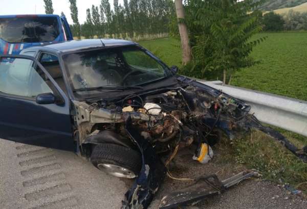 Sungurlu'da iki otomobil çarpıştı : 3 yaralı 