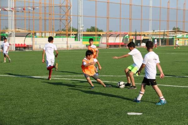 Şanlıurfa'da futbol yaz okuluna yoğun ilgi 