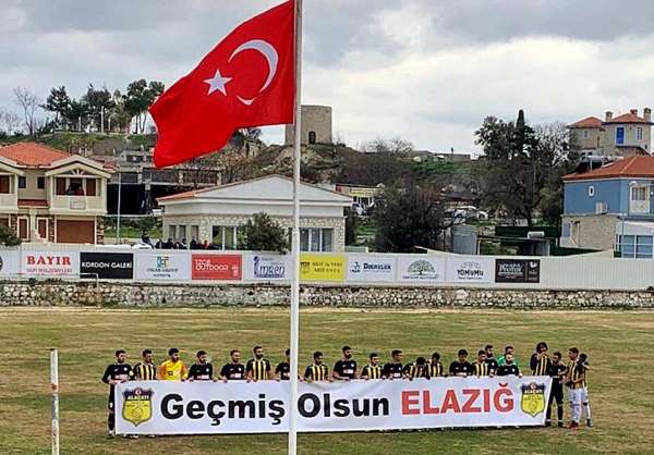 Alaçatıspor'dan maç öncesi anlamlı pankart