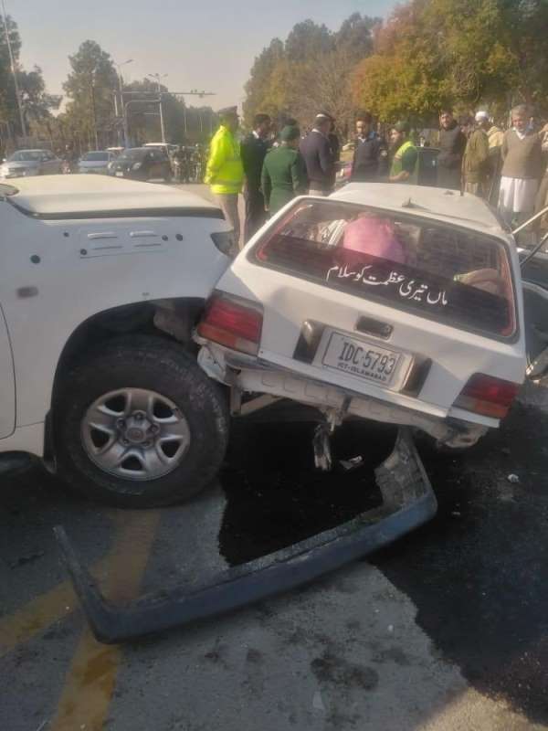 Pakistan'da ABD konsolosluk aracı kaza yaptı: 2 ölü, 4 yaralı 