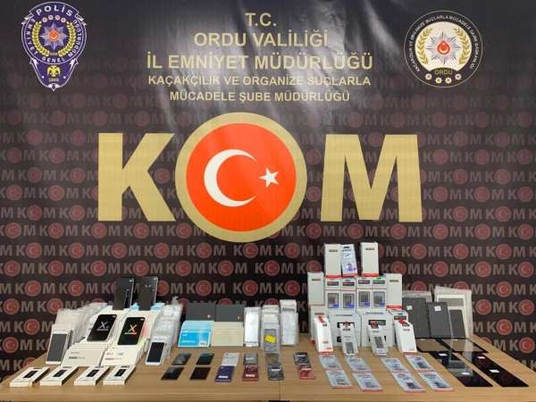 Ordu'da 40 bin TL'lik kaçak cep telefonu aksesuarı ele geçirildi