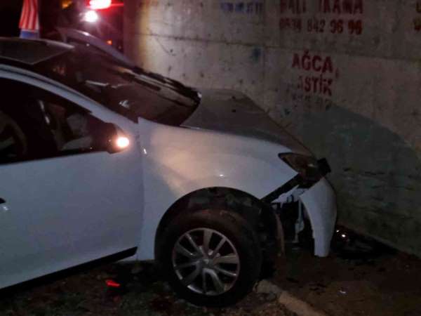 Adana'da cenazeye giden aile kaza yaptı: 1'i ağır, 3 yaralı - Adana haber
