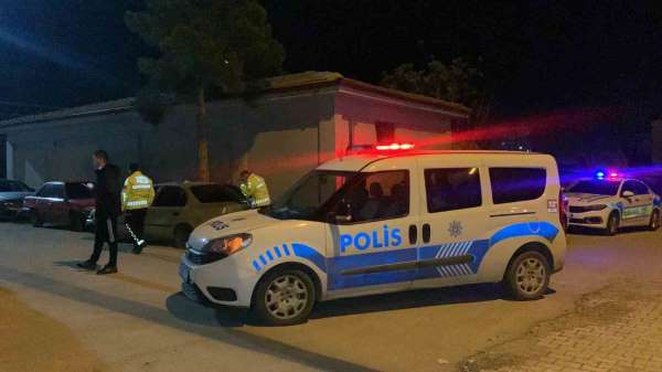 Karaman'da kaza yerinde polisin ölümden döndüğü anlar kamerada