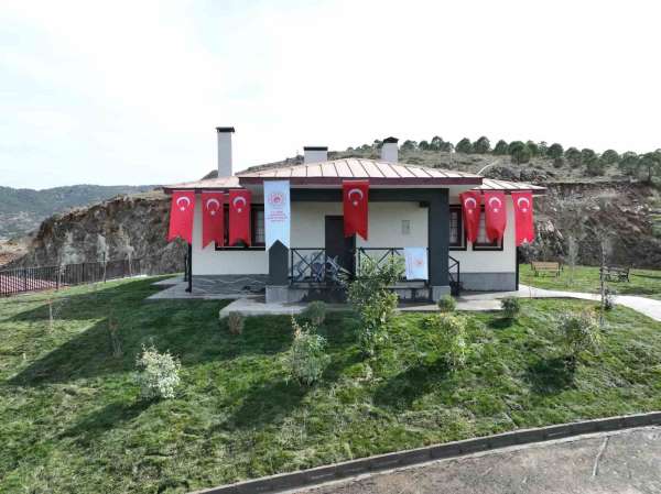 Şehit Özdemir'in ailesine evi teslim edildi