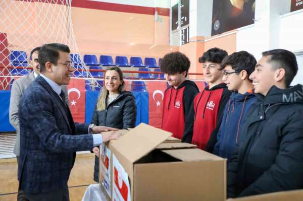 Tunceli'de, okullara spor malzemesi yardımı
