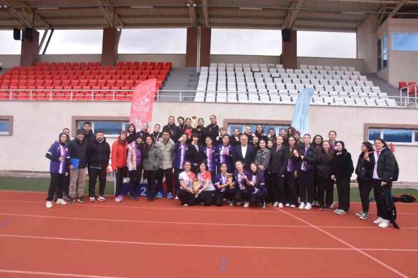 Genç Kızlar Kriket'te şampiyon Spor Lisesi oldu