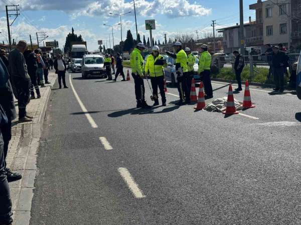İzmir'de ölümlü kaza sonrası vatandaşlar kara yolunu trafiğe kapattı