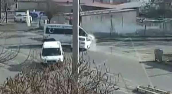 Ağrı, Kars ve Iğdır'da meydana gelen trafik kazaları kameralara yansıdı 