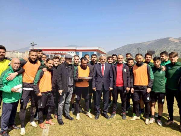 MHP Aydın İl Başkanı Alıcık'tan Efelerspor'a baklava ikramı