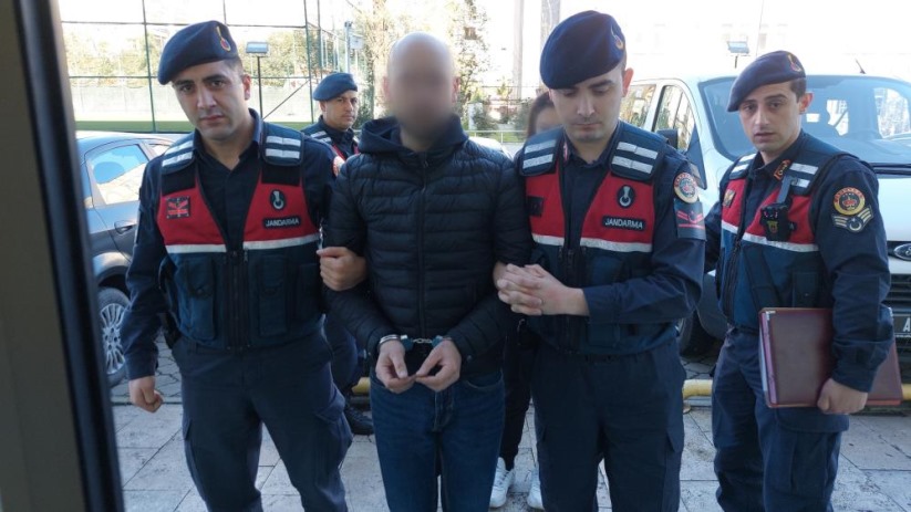 Samsun'da 1'i kadın 2 kişiye uyuşturucu ticaretinden gözaltı