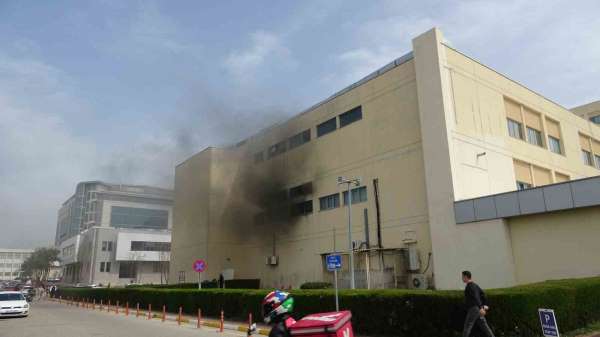 Akdeniz Üniversitesi Tıp Fakültesi Hastanesi'nde yangında tahliyeler devam ediyor