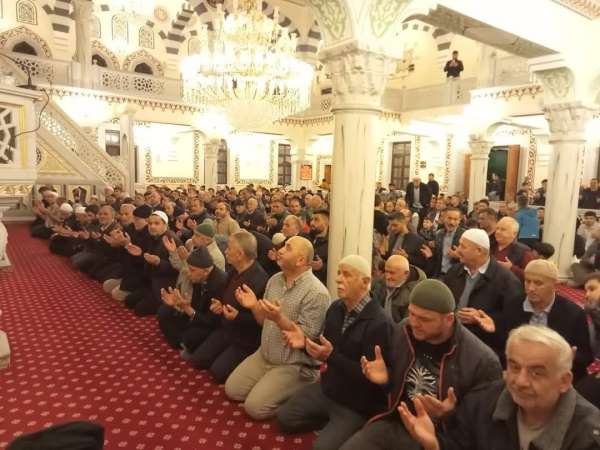 Türkeli'de Kadir Gecesi'nde camiler doldu taştı