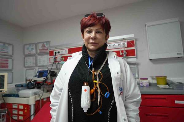 Boynunda kemoterapi, kalbinde meslek aşkı: İki farklı kanser ile mücadele eden hekimin sarsılmaz azmi