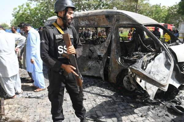 Pakistan'da minibüste patlama: 4 ölü, 3 yaralı