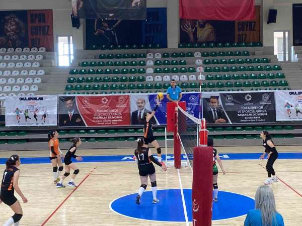 Bağlar Belediyespor'un genç kız voleybol takımı, bölge şampiyonu oldu - Diyarbakır haber