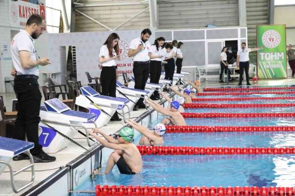 Minik yüzücüler madalyaya kulaç attı - Kayseri haber