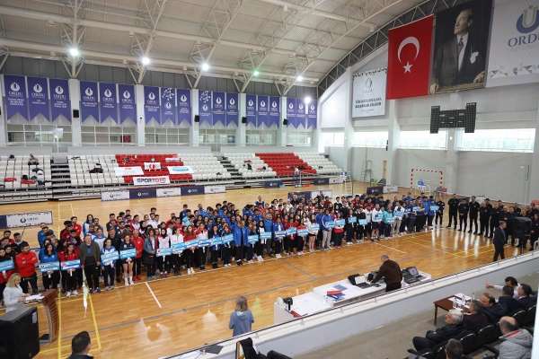 Üniversitelerarası Badminton Türkiye Şampiyonası ODÜ'de başladı - Ordu haber