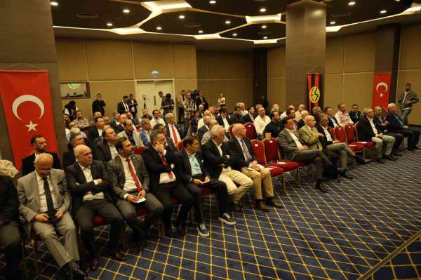 Nebi Hatipoğlu: 'Eskişehirspor'un muhakkak şirketleşmesi ve kurumsallaşması lazım'