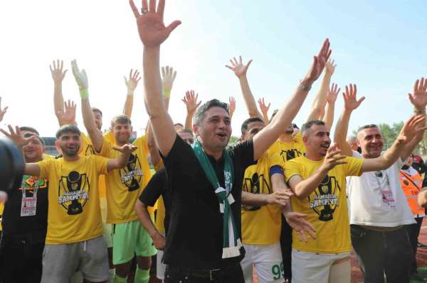 Aliağaspor FK, namağlup şampiyon olarak 2. Lig'e yükseldi