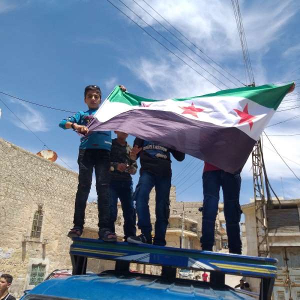 Halep'te rejim ve terör örgütleri protesto edildi 
