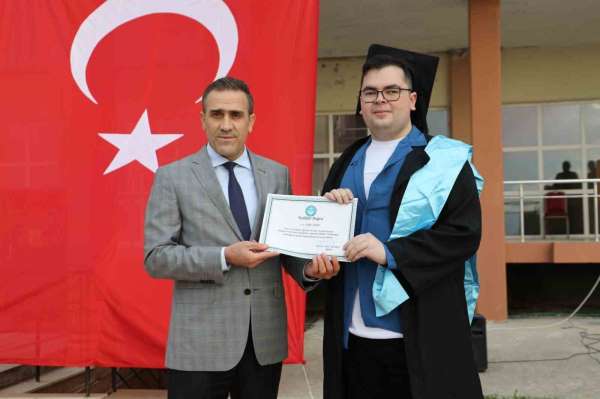 Balıkesir Üniversitesi yılın ilk mezunlarını Burhaniye'de verdi - Balıkesir haber