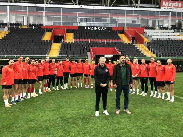 A Milli Kadın Futbol Takımı, Azerbaycan maçı hazırlıklarını Erzincan'da sürdürüyor