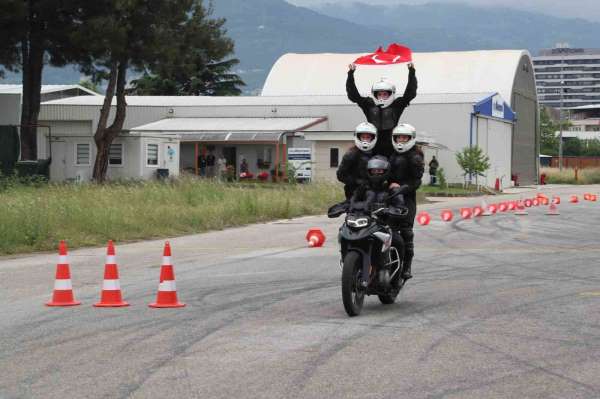 Bursa'da yunus polisi olmaya hak kazanan personelin 5 haftalık zorlu eğitimi