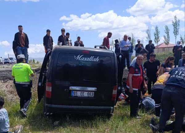 Çaldıran'da trafik kazası: 8 yaralı