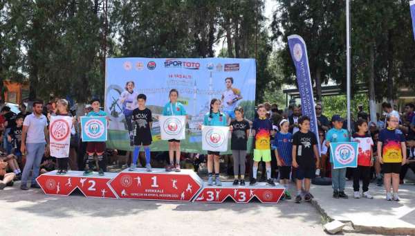 Manisalı sporculardan Oryantiring Türkiye Şampiyonası'nda büyük başarı